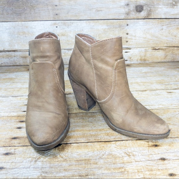 DV by Dolce Vita Shoes - Dolce Vita DV8 Booties